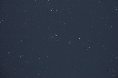 NGC 457 in der Cassiopeia trägt auch den hübschen Beinamen  Eulensternhaufen.